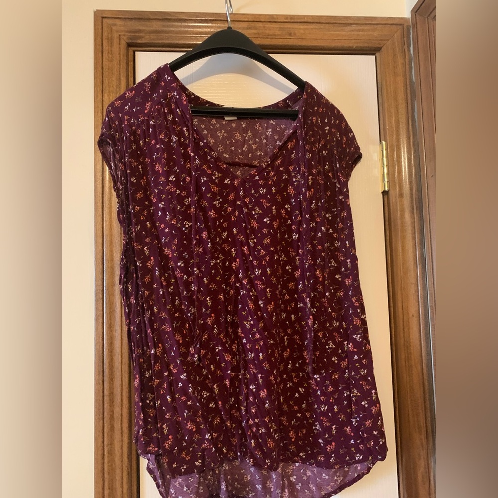 Floral Old Navy sleeveless blouse with tie at top, xxl
